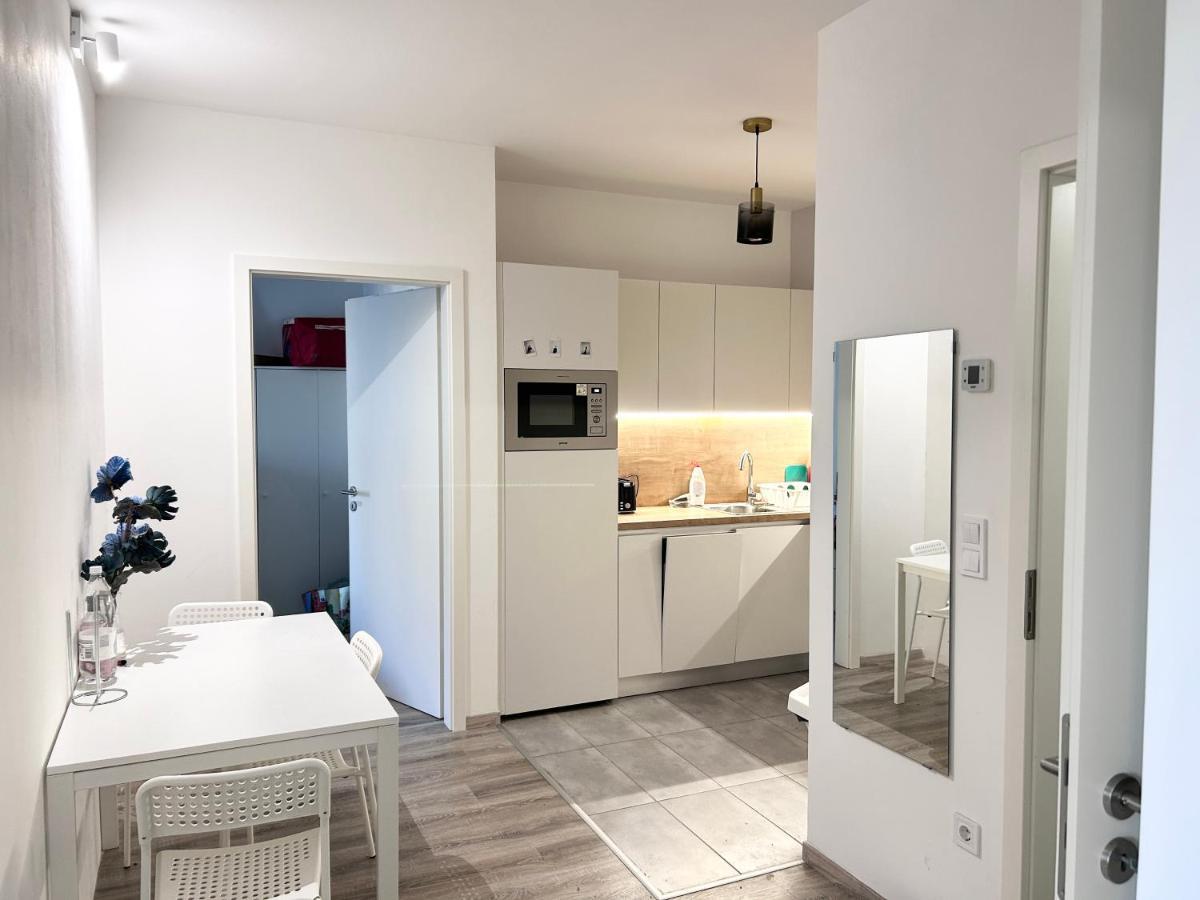 New 2022 Family&Friends Downtown Ac 3Br 2Ba Free Parking Big Balcony Near Metro&Train Station Self Check-In Apt Budapest Exteriör bild