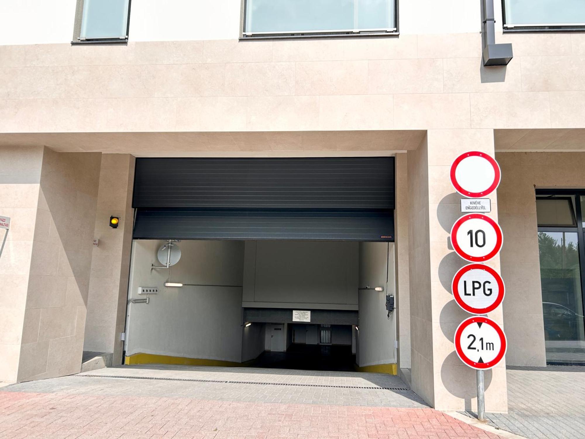 New 2022 Family&Friends Downtown Ac 3Br 2Ba Free Parking Big Balcony Near Metro&Train Station Self Check-In Apt Budapest Exteriör bild