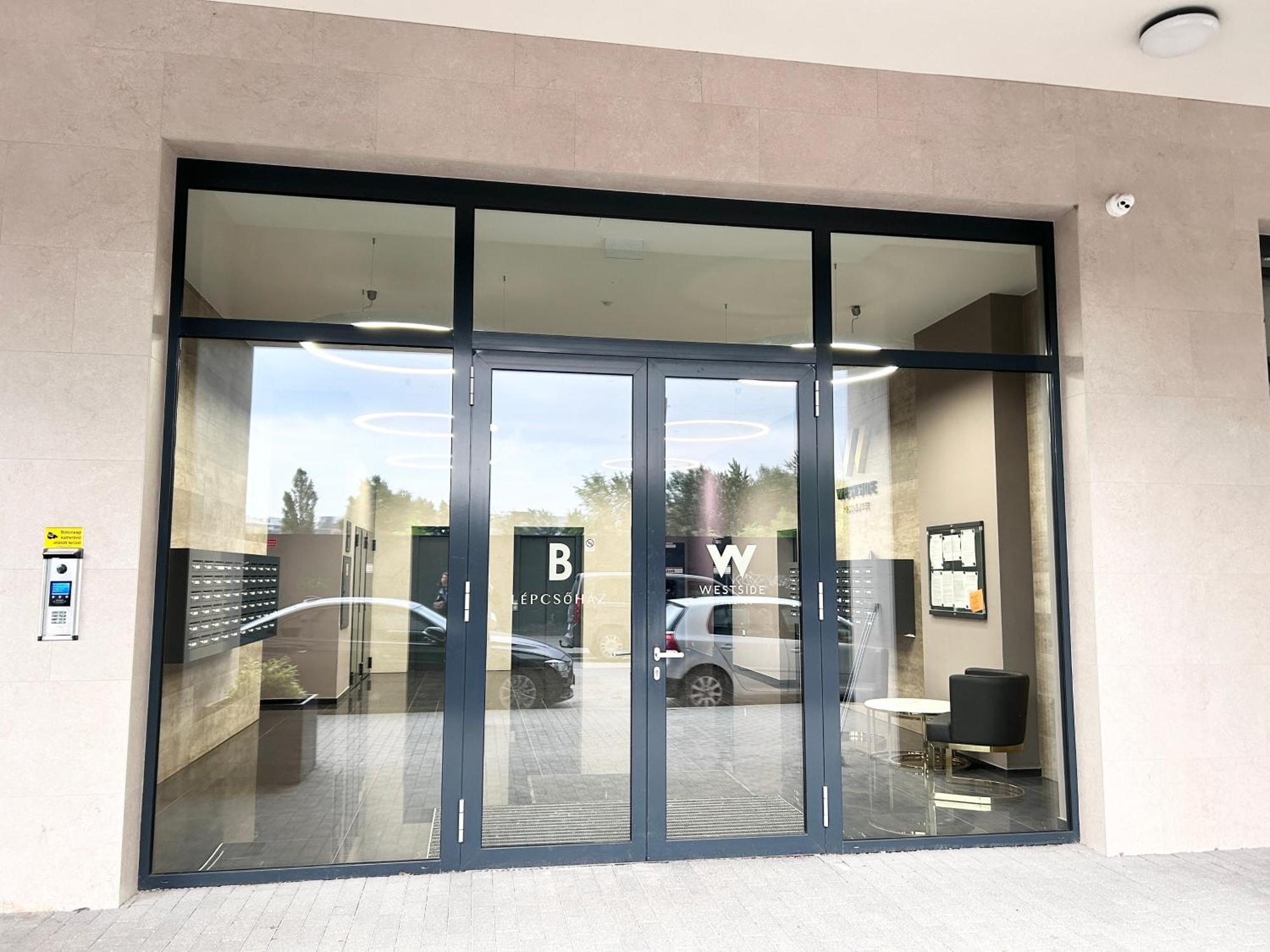 New 2022 Family&Friends Downtown Ac 3Br 2Ba Free Parking Big Balcony Near Metro&Train Station Self Check-In Apt Budapest Exteriör bild